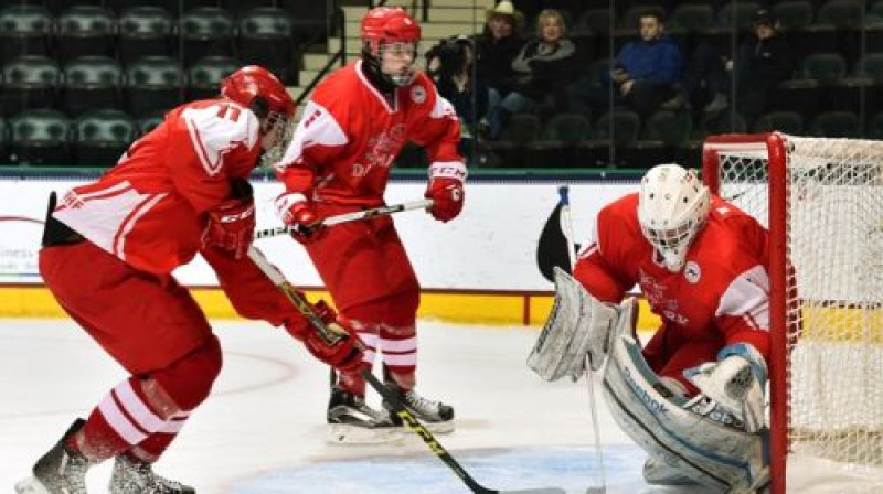 Dānijas U18 izlases hokejisti
Foto: Minas Panagiotakis/HHOF-IIHF Images