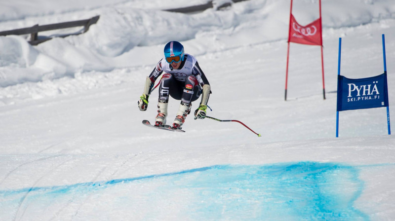 M.Zvejnieka lēciens supergiganta trasē. Foto: YLLÄS Alpine Games