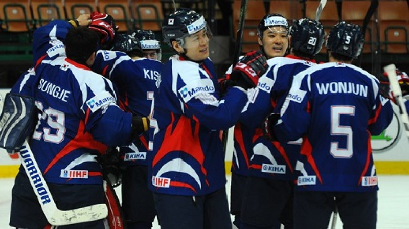 Dienvidkoreja pirmo reizi vēsturē pieveica Japānu
Foto: IIHF