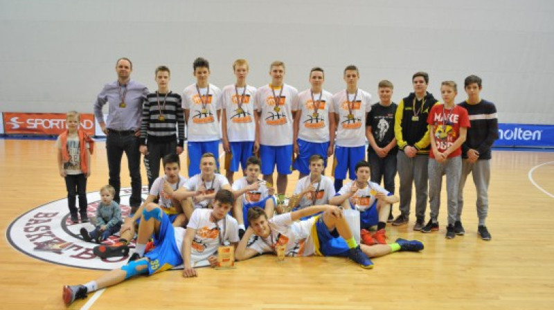 Ventspils "Spars" puiši: VEF LJBL čempioni Sportland U15 grupā.
Foto: basket.lv