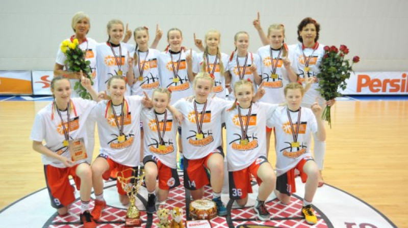 BJBS "Rīga/Jugla" meitenes: VEF LJBL čempiones U14 grupā.
Foto: basket.lv