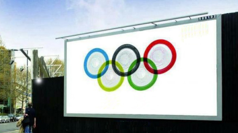 Londonas olimpisko spēļu prezervatīvu oficiālā piegādātāja vides reklāma. Foto: twitter.com/TaylorHerringUK