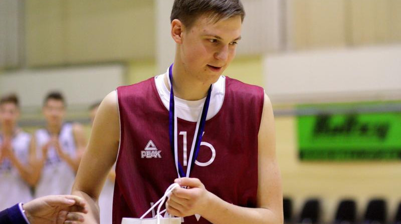 Anrijs Miška: 11 punkti un 11 atlēkušās bumbas U16 izlases labā spēlē ar Igaunijas kadetiem.
Foto: basket.ee