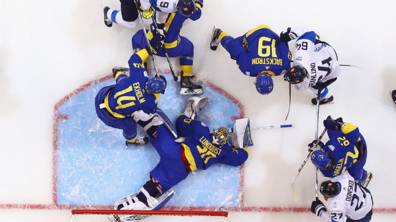 Henriks Lundkvists un cīņa Zviedrijas vārtu priekšā
Foto: AFP/Scanpix