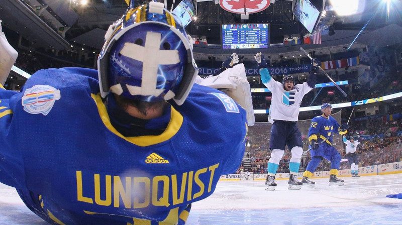 Henriks Lundkvists un Eiropas kapteinis Anže Kopitars
Foto: AFP/Scanpix