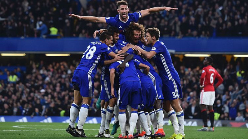 ''Chelsea'' emocionāli atzīmē Ngolo Kantē pirmos vārtus kluba rindās
Foto: AFP/Scanpix