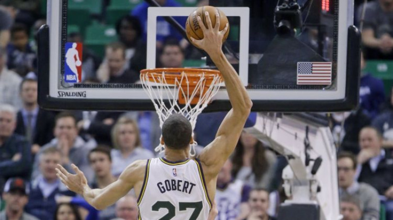 Rudijs Gobērs uzbrukumā grozam
Foto: AP/Scanpix