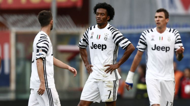 Turīnas "Juventus" spēlētāji
Foto: AP/Scanpix