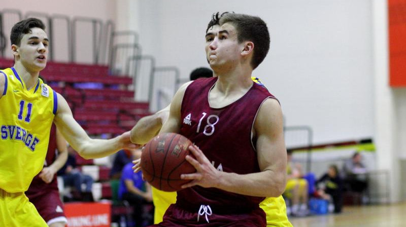 Kārlis Garoza Latvijas U18 izlases sastāvā Baltijas jūras kausa izcīņā 2016.gada sākumā.
Foto: basket.ee