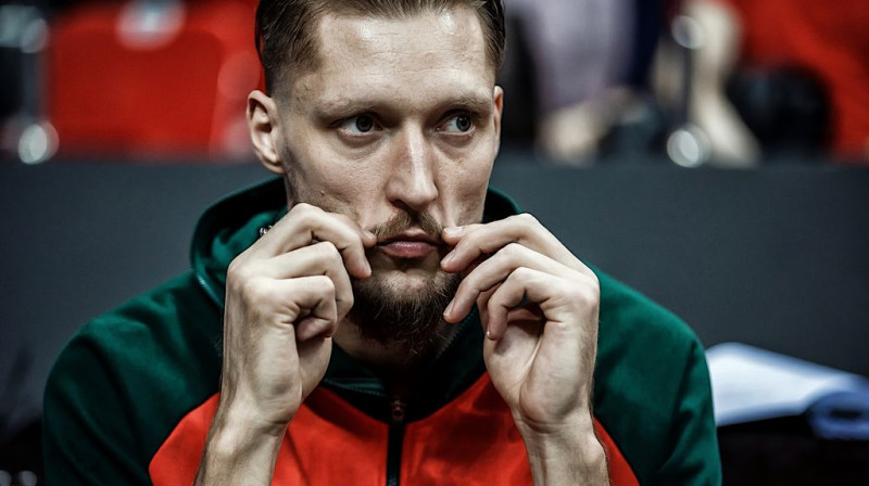 Kaspars Bērziņš uz "Lokomotiv" soliņa
Foto: http://www.lokobasket.com