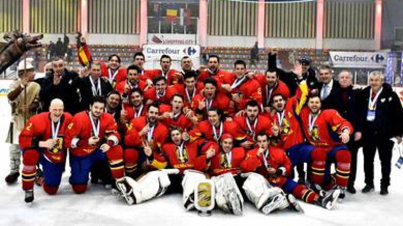 Rumānijas izlase pēc triumfa 2A divīzijas pasaules čempionātā.
Foto: iihf.com