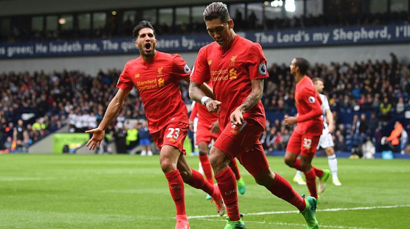 Liverpūles futbolisti atzīmē Robertu Firmino vienīgo vārtu guvumu
Foto: AFP/Scanpis