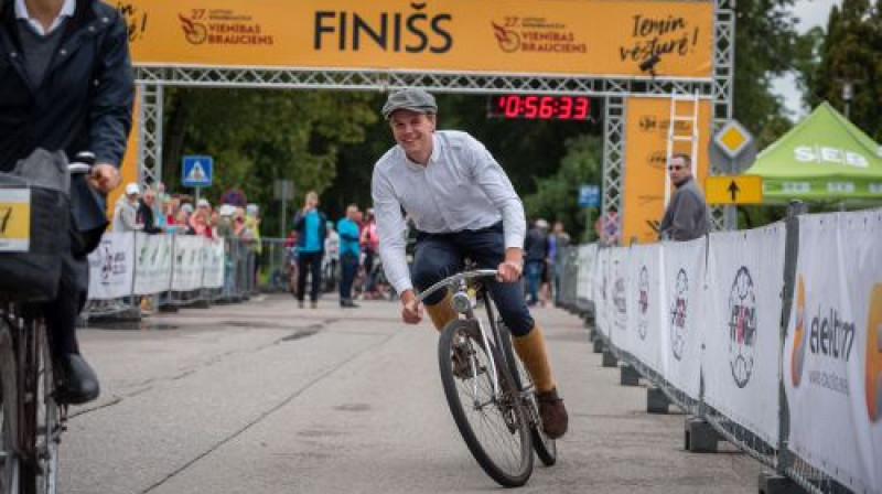 Retro velo brauciena dalībnieki.
Foto: Gints Ivuškāns.