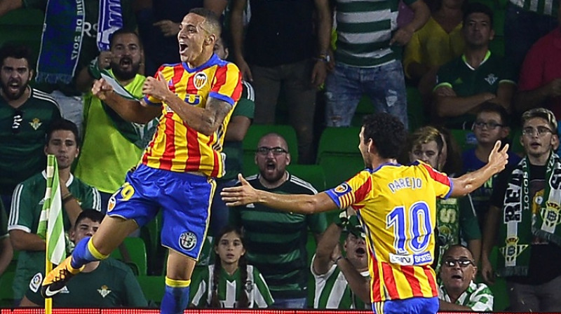 Vieni no "Valencia" līderiem Rodrigo un Dani Pareho
Foto: AFP/Scanpix