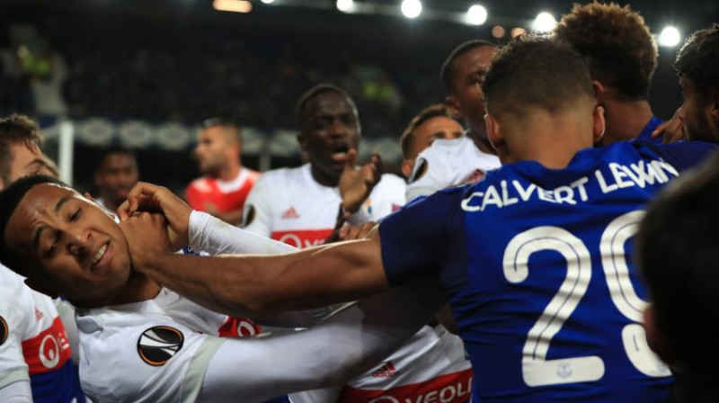 "Everton" un "Lyon" spēlētāju asumi
Foto:  PA Wire/PA Images/Scanpix