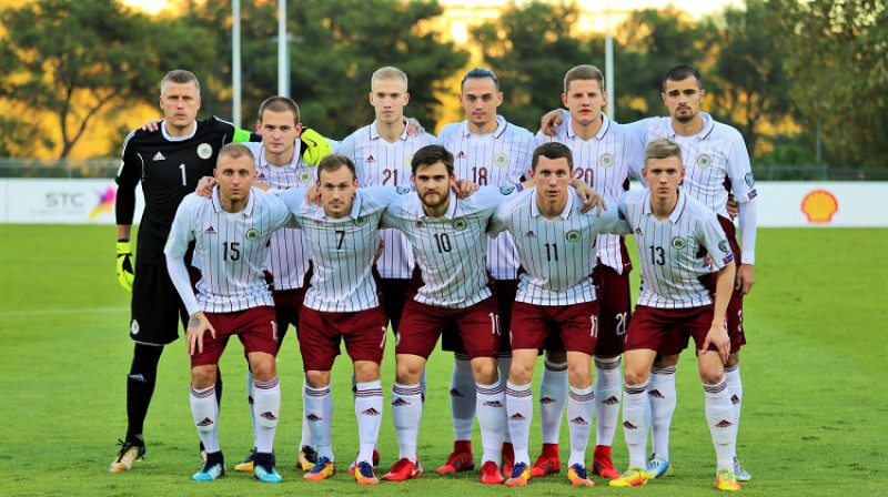 Latvijas izlase pirms cīņas ar Saūda Arābiju
Foto: LFF