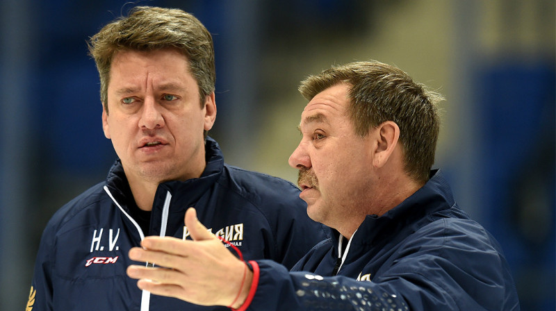 Harijs Vītoliņš un Oļegs Znaroks krievu izlases treniņā pirms cīņas pret kanādiešiem
Foto: fhr.ru