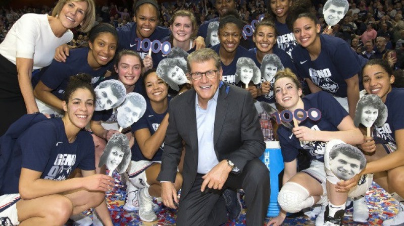 Džīno Oriemma un "UConn" basketbolistes: 1000 uzvaras NCAA pirmajā divīzijā
Foto: UConn