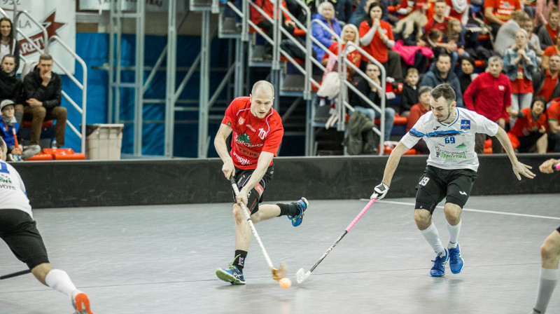 Sērijas sestajā mačā Aivis Kusiņš izcēlās ar četriem vārtu guvumiem
Foto: Floorball.lv