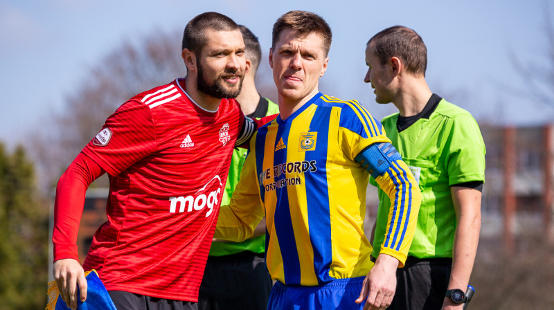 Latvijas nacionālās izlases futbolisti Artūrs Karašausks un Ritvars Rugins
Foto: Raitis Supe