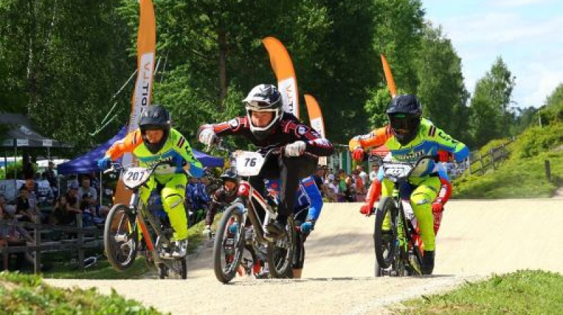 Elites un junioru braucēji "SMScredit.lv BMX čempionāta" 4. posmā startēs no lielā starta kalna.
Foto: Sanda Tūtere