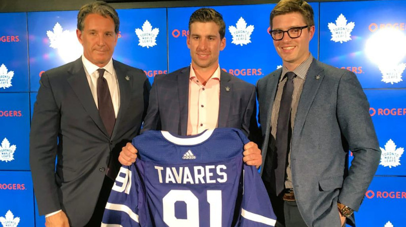 Džons Tavaress (vidū)
Foto: NHL