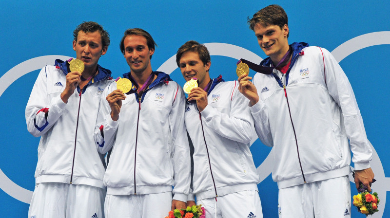 Amorī Levo kopā ar komandas biedriem pēc 2012. gadā izcīnītā olimpiskā zelta. Foto: AFP/Scanpix