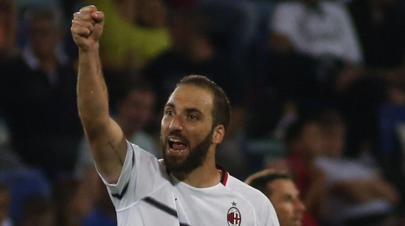 "AC Milan" uzbrucējs Gonzalo Igvains. Foto: AP/Scanpix