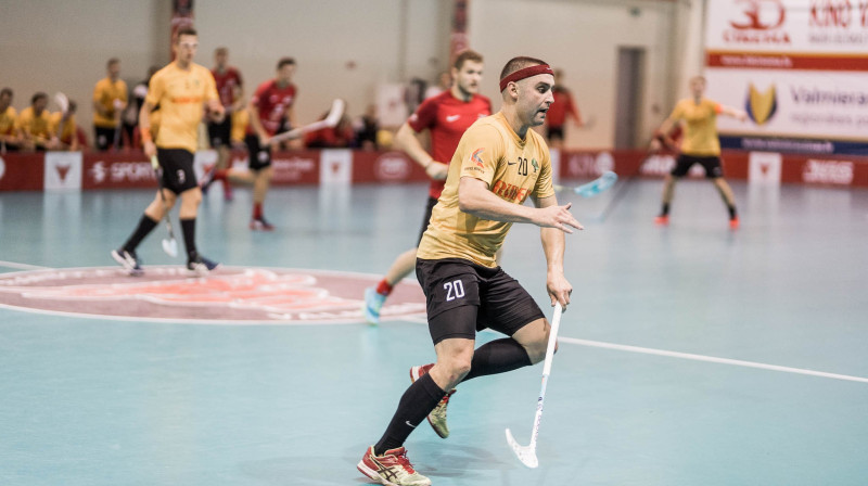 Reinis Mirkšs ar septiņiem vārtu guvumiem labojis kluba vienas spēles gūto vārtu rekordu
Foto: Floorball.lv