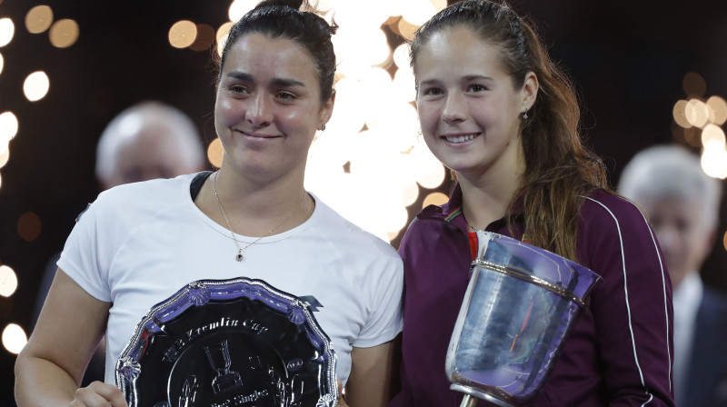 Onsa Žabūra un Darja Kasatkina Maskavā. Foto: EPA/Scanpix