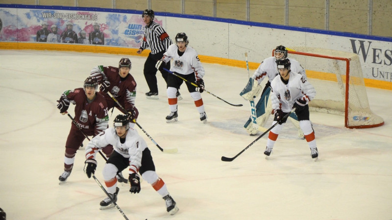 Austrijas U18 izlase krietni uzlaboja savas izredzes palikt 1A divīzijā. Foto: www.lhf.lv