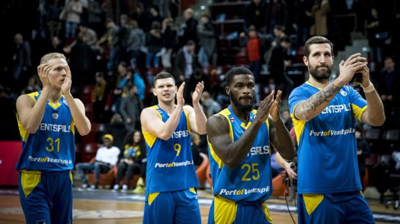 Jānis Bērziņš, Rihards Lomažs, Entonijs Bīns un Ronalds Zaķis. Foto: championsleague.basketball