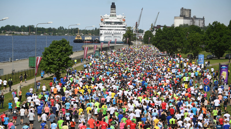 Rīgas maratons. Foto: Romāns Kokšarovs, f64