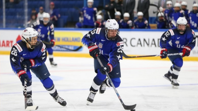 ASV hokejistes iemeta desmit ripas Krievijas vārtos. Foto: IIHF