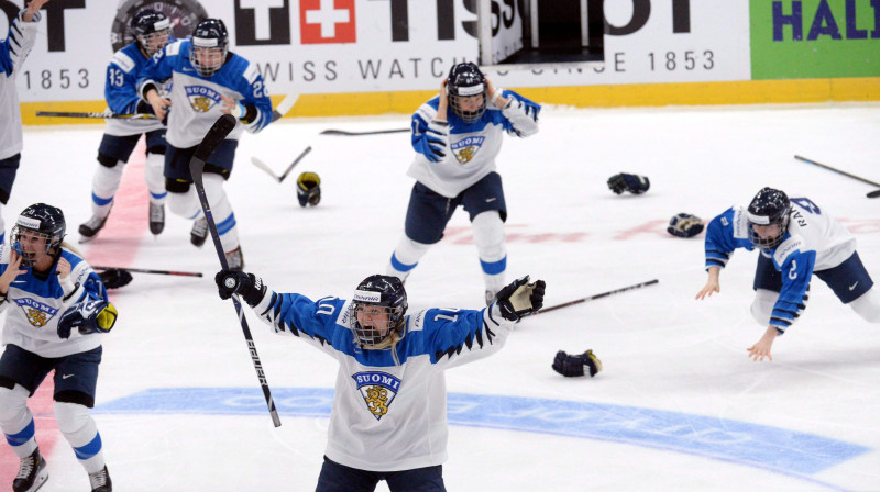 Somijas hokejistes paguva izpriecāties, taču pieskarties galvenajai trofejai neizdevās. Foto: AFP/Scanpix