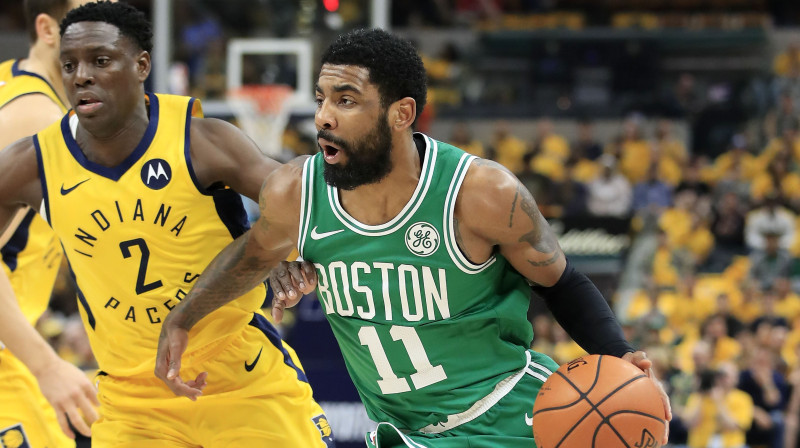 Bostonas "Celtics" basketbolists Kairijs Ērvings laužas uz Indiānas "Pacers" grozu. Foto: AFP/Scanpix