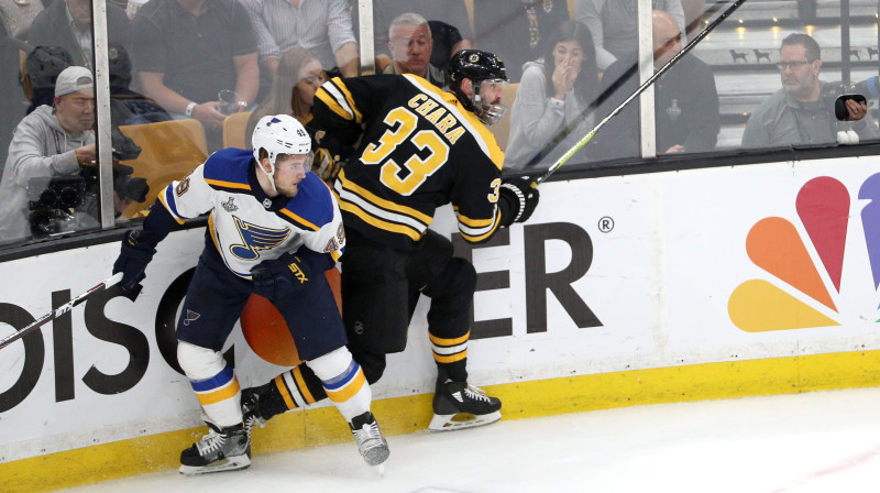 Ivans Barbaševs un Zdeno Hāra. Foto: AFP/Scanpix