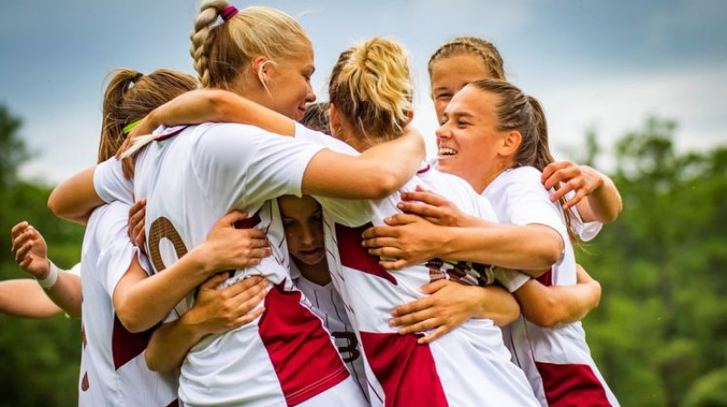 Latvijas sieviešu izlases futbolistes. Foto: Nora Krevneva-Baibakova