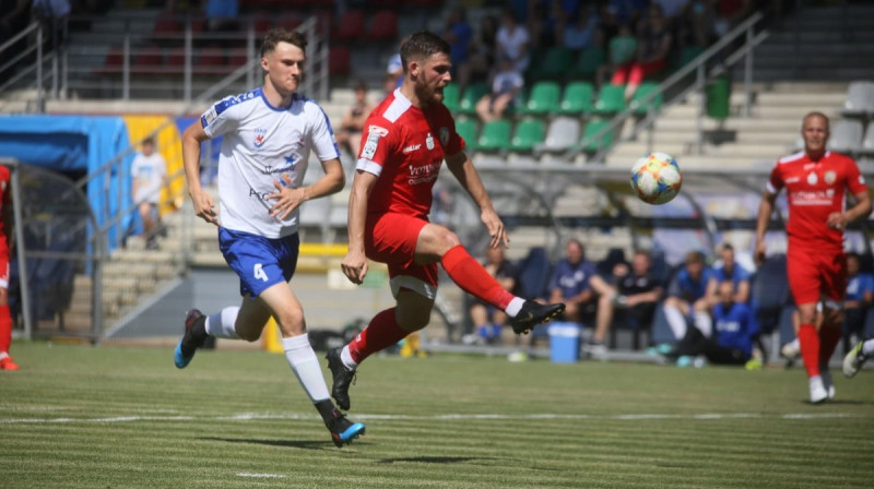 Valērijs Šabala ar bumbu. Foto: MKS Miedź Legnica