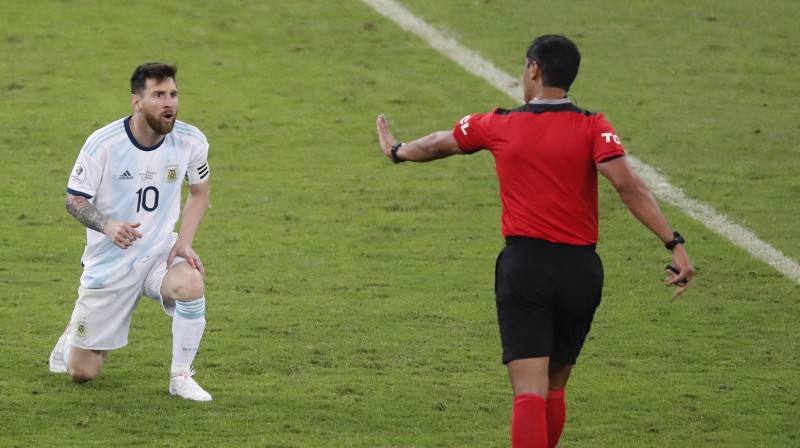 Lionels Mesi un Rodijs Sambrano. Foto: AP/Scanpix