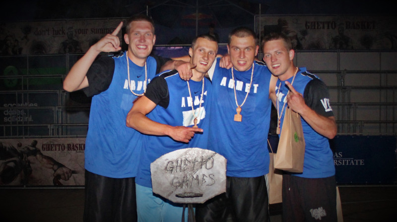 2012. gada čempionvienība "Armet" (no kreisās): Andris Justovičs, Kristaps Kanbergs, Edgars Krūmiņš, Gatis Justovičs.
Foto: Renārs Buivids