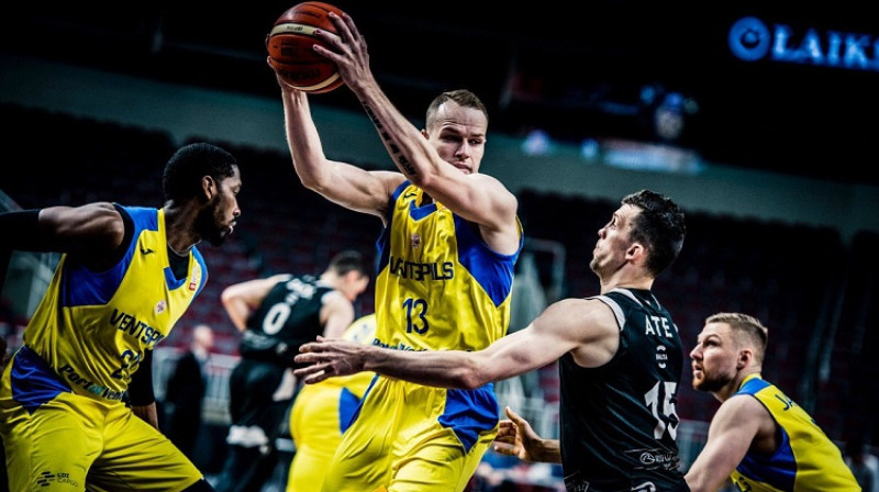 Māris Gulbis un Ventspils: Latvijas-Igaunijas līgas pirmie čempioni. Foto: Romāns Kokšarovs, f64