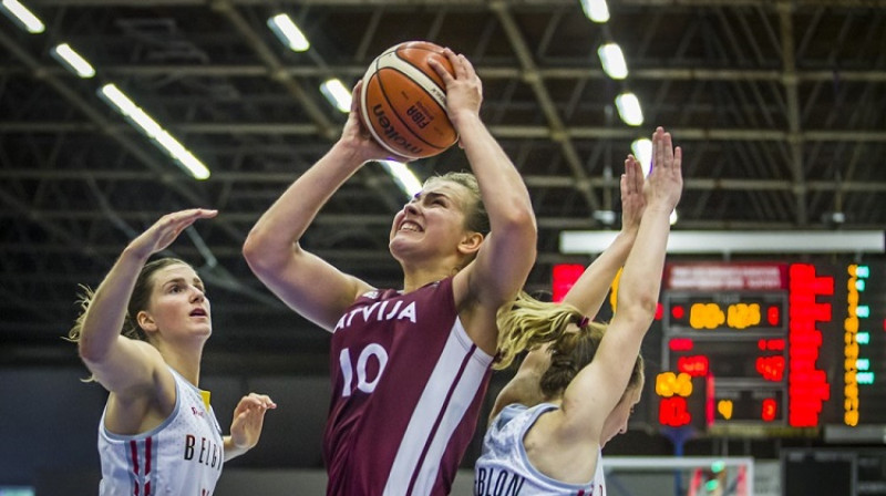 Aleksa Gulbe spēlē pret Beļģiju. Foto: FIBA