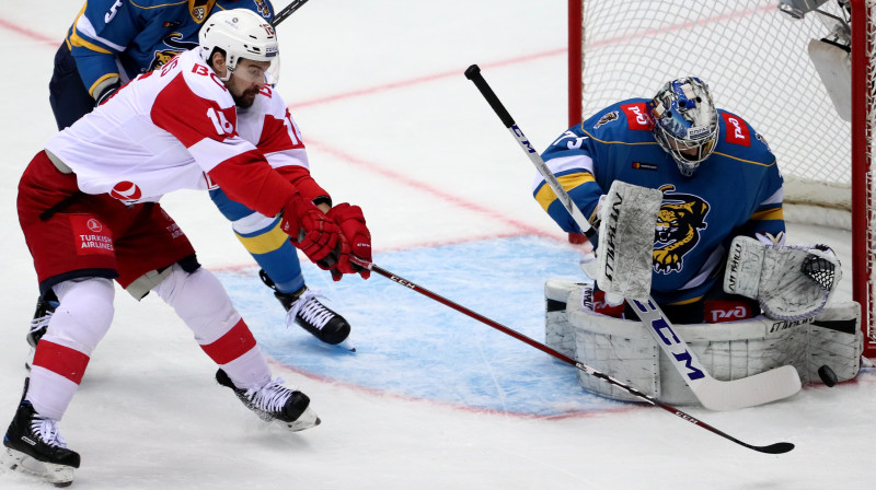 Kaspars Daugaviņš "Sochi" vārtu priekšā. Foto: Dmitry Feoktistov/TASS/Scanpix