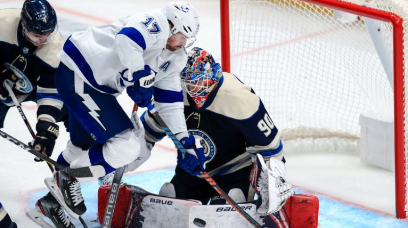 Elvis Merzļikins spēlē pret Tampu. Foto: USA Today Sports/Scanpix