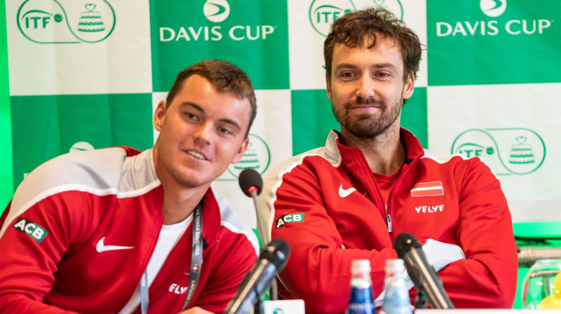 Mārtiņš Podžus un Ernests Gulbis. Foto: Latvijas Tenisa savienība