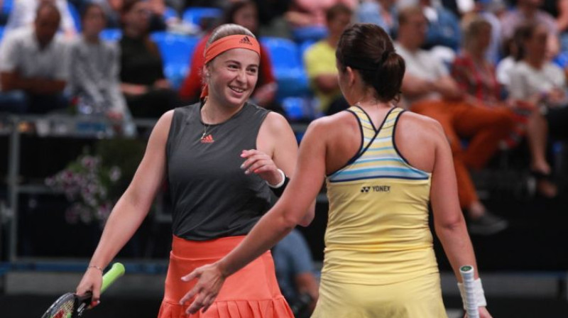 Aļona Ostapenko un Anastasija Sevastova. Foto: Foto: Anna Aurelia Minev/ERR