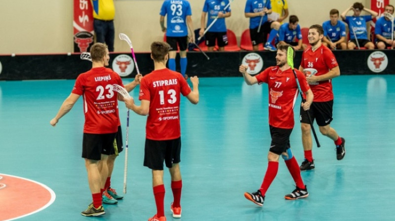 ELVI līgas vīriešiem līdere "Valmiera". Foto: Raivo Sarelainens, floorball.lv