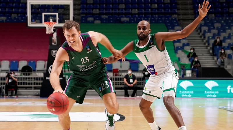 Epizode no spēles starp Malagas "Unicaja" un "Nanterre 92". Foto: eurocupbasketball.com