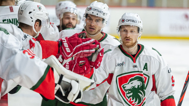 HK "Liepāja" hokejisti svin vārtu guvumu. Foto: Ruslans Antropovs/HK Zemgale/LLU